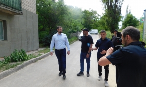 Владимир Зверков ознакомился с ходом ремонта в отделении МФЦ Ленинского района Донецка. Фото 4