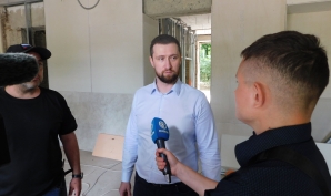 Владимир Зверков ознакомился с ходом ремонта в отделении МФЦ Ленинского района Донецка. Фото 1